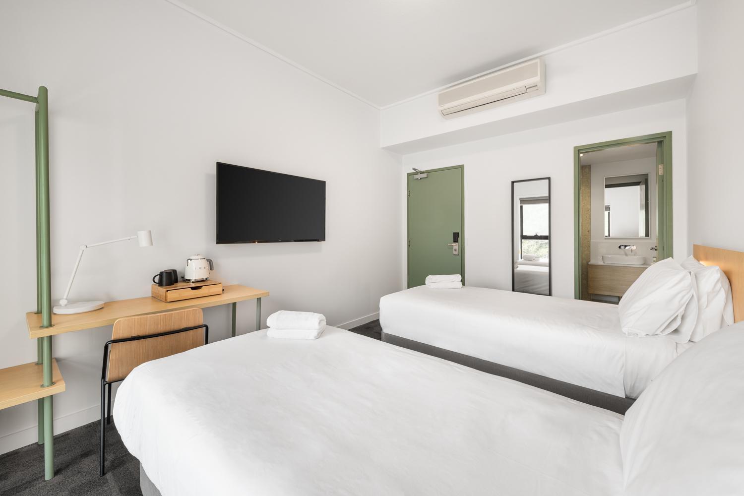Yha Hostel *